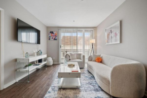 Le Reve , 5 min to the beach Luxury Condo